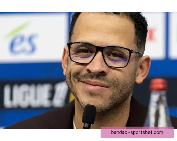 罗塞尼尔称埃斯特旺潜力无限球队挺过艰难十天迎来转机展现韧性与希望